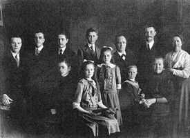 foto-2 mei 1915 voltallig gezin van Loenen