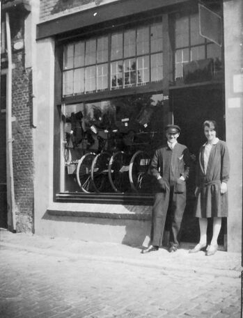 207a foto 1 Winkel met Leo en Bets Verbree